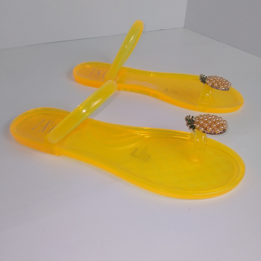INC Pineapple Pearl Cluster Toe-Ring Yellow Jelly Sandals New - Picture 3 of 9